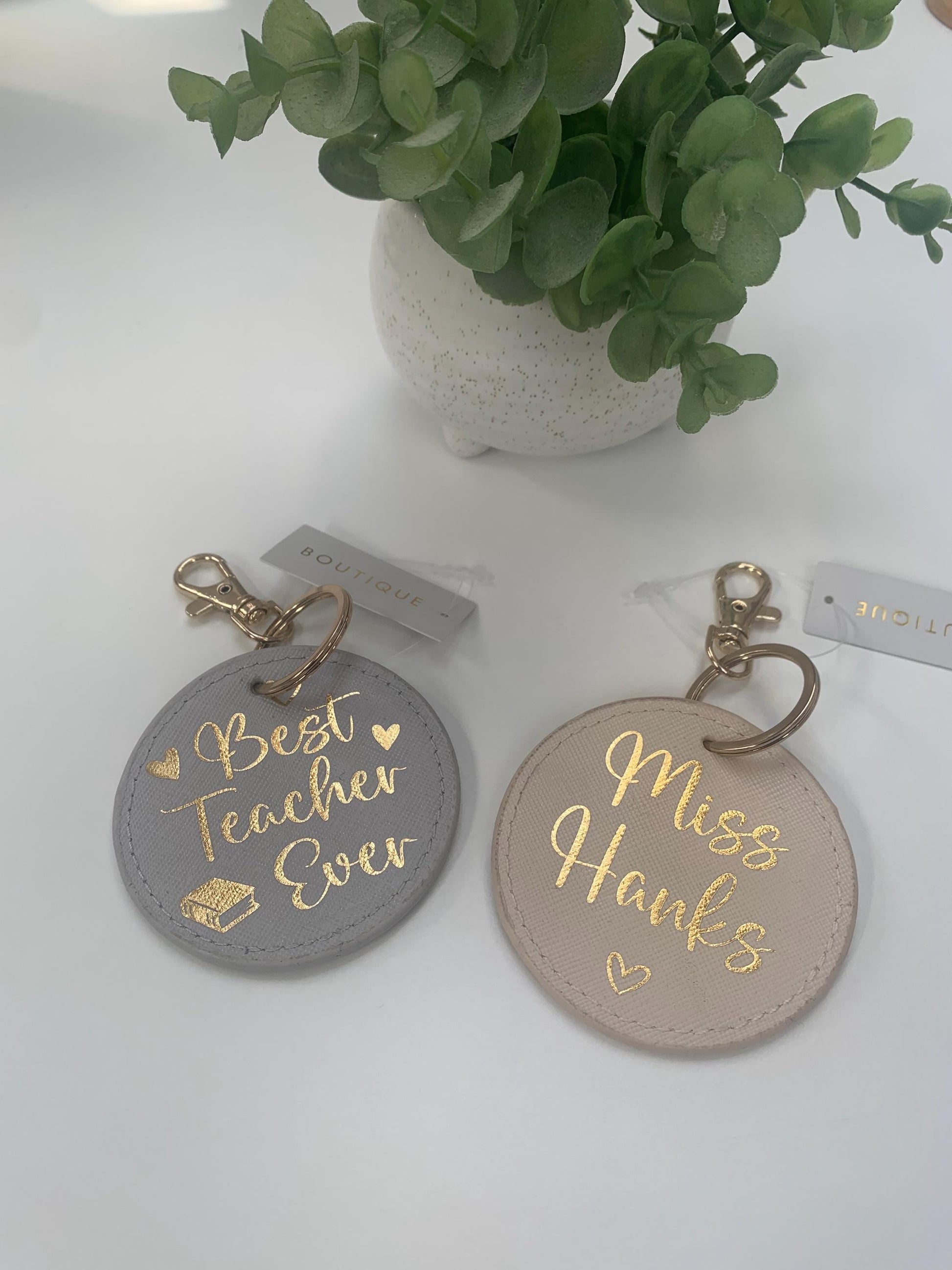 Boutique Personalised BEST TEACHER Circular Leather Look Keyring, Teacher Gift - Sew Shabby Chic