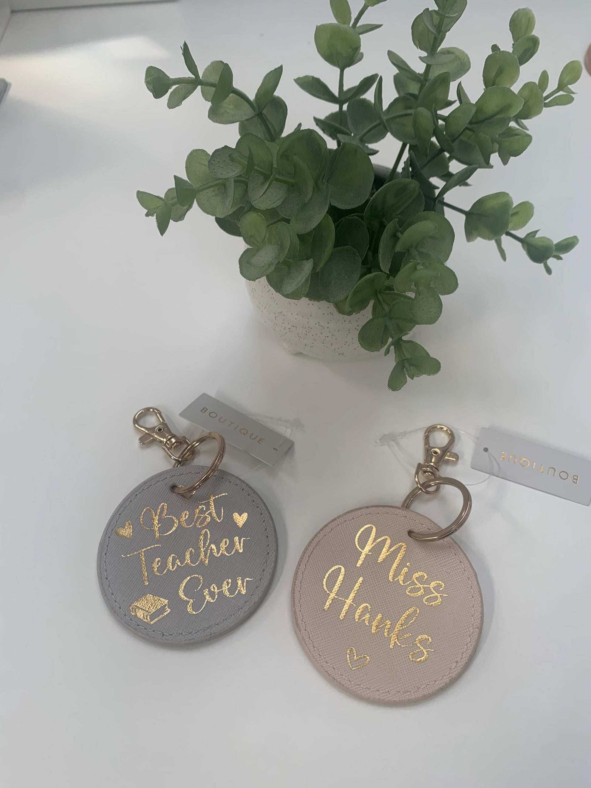 Boutique Personalised BEST TEACHER Circular Leather Look Keyring, Teacher Gift - Sew Shabby Chic